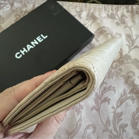 Authentic Chanel Lambskin Quilted Yen Wallet in Light Pink - Picture 9 of 16